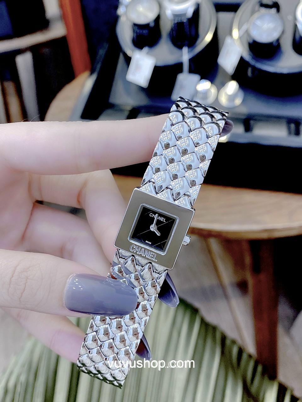 ĐỒNG HỒ NỮ CHANEL F1 - Dạng lắc - 200950009
